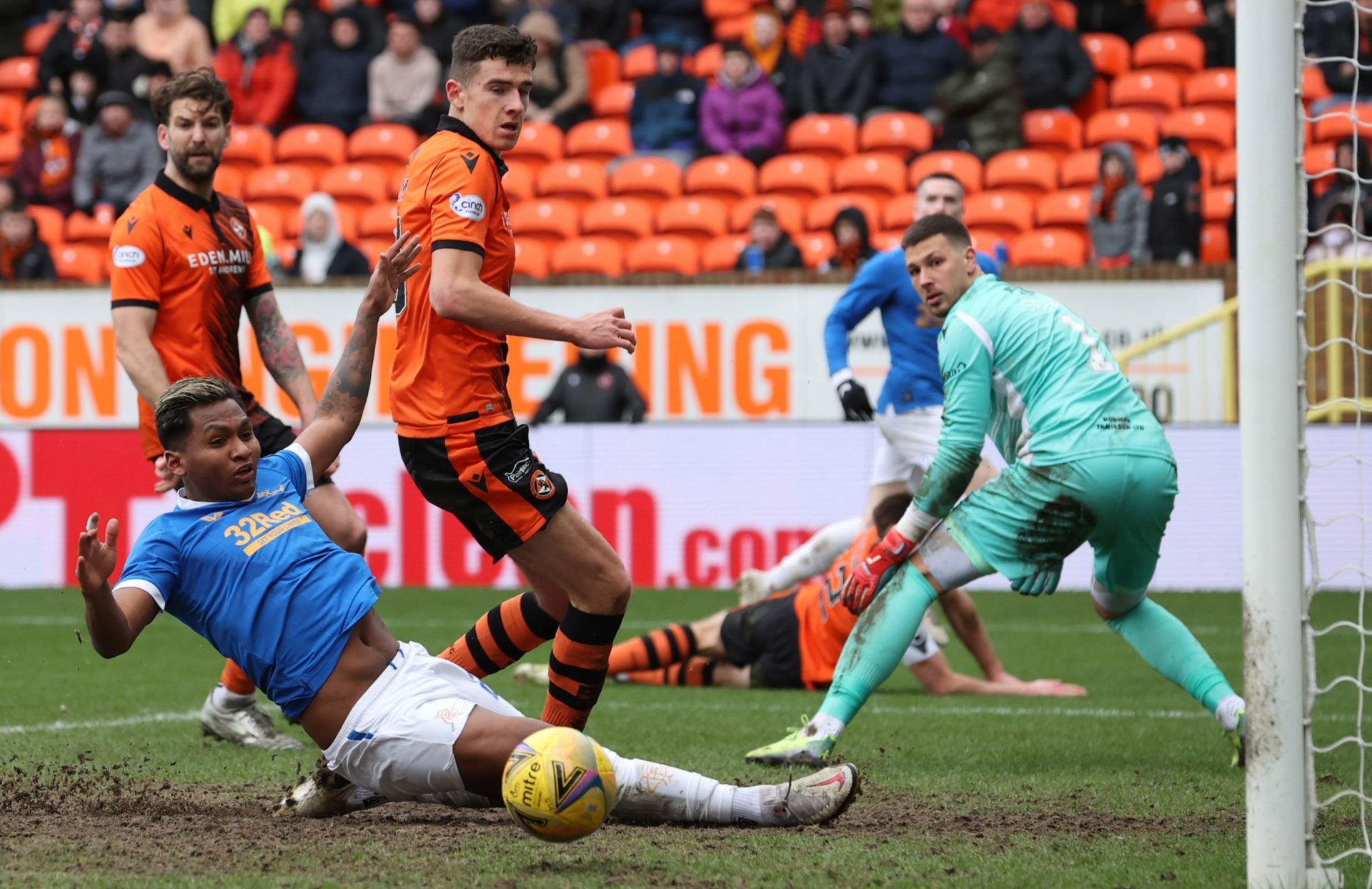 Rangers lose ground in title race after Dundee United draw