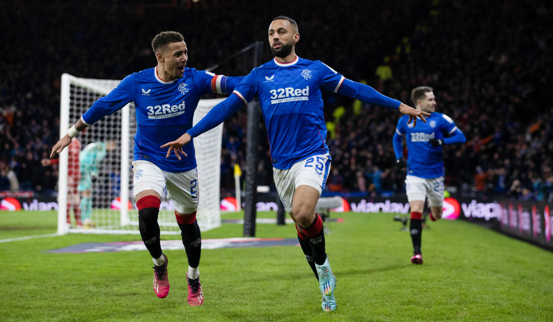 Returning Roofe sinks 10-man Aberdeen with extra time winner
